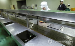 빨간불 켜진 김치 생산 공장