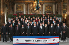 기념촬영하는 아셈(ASEM) 정상들