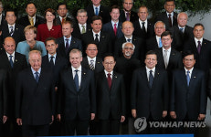 기념촬영하는 아셈(ASEM) 정상들
