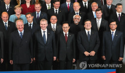 기념촬영하는 아셈(ASEM) 정상들