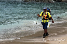 대한민국 10바퀴 완주 70대 도보여행가