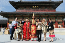 부여 사비궁 찾은 G20 관광장관들