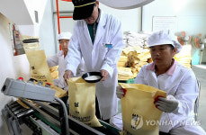 북한에 지원할 쌀..김제서 도정.포장