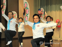 생활 체조로 건강 지키는 어르신들