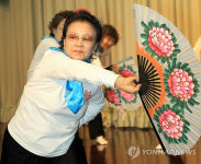 생활 체조로 건강 지키는 어르신들