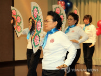 생활 체조로 건강 지키는 어르신들