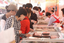 횡성한우 맛 `최고, 관광객 몰려