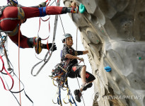 인공암벽 위에서의 도전