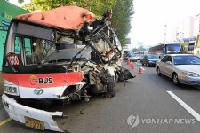 을지로서 버스 정면 충돌
