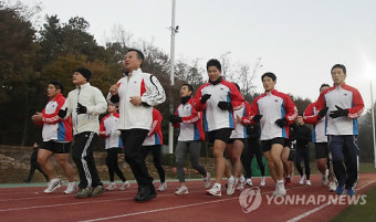 유인촌 장관 'AG 출전 선수들과 함께'