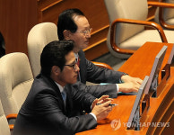 본회의장의 정병국의원