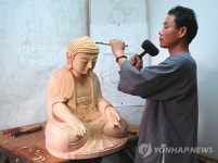 불교목조각장 임성안씨 전북무형문화재