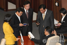 청목회 관련 압수수색... 긴박한 민주당