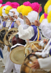신명나게