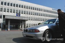 수사에 불만, 휘발유 싣고 경남경찰청 앞 시위