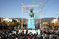 대마도 정벌 최윤덕 장상 동상 창원 중앙로에 건립