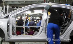 현대차 울산2,3공장 점거,대치로 생산중단(종합)