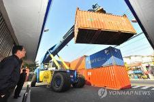 현대차 정문막은 컨테이너 벽