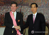 브라운백 의원 수교훈장 광화장 수여