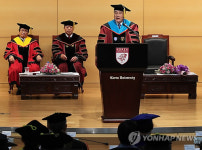 답사하는 김한중 총장