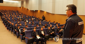 비정규직 문제 논의하는 정규직 노조