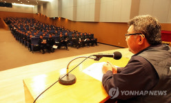 비정규직 문제 논의하는 정규직 노조