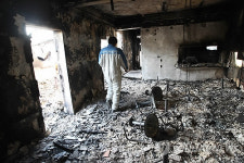 잿더미가 된 주택