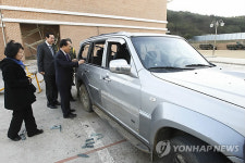 군 막사에 떨어진 포탄