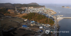 긴장속 침묵에 싸인 연평도