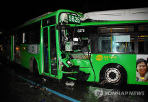 금천구서 버스 3대 충돌