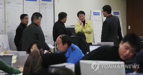 긴장된 옹진군청 상황실
