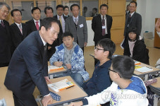 설동근 차관 연평 학교 신속히 복구하겠다