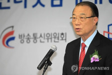 인사말하는 최시중 방통위원장