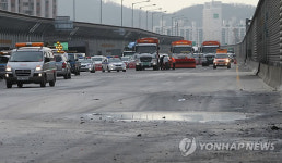 외곽순환道 부천구간 차량 뒤엉켜 아수라장(종합)