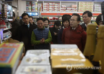이 대통령, 나들가게 방문