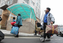 김포 양곡 새 거처 도착한 연평도 주민들