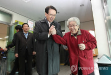김형오 전 국회의장, 안산 복지관 방문