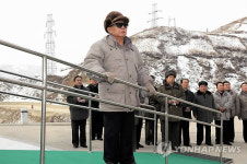 北, 김정일 희천발전소건설장 시찰