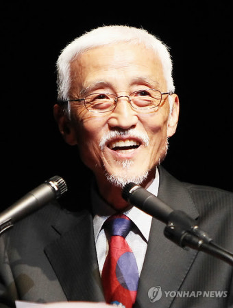 밝게 웃는 배우 오현경
