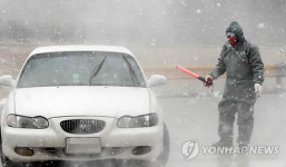 추위에 눈까지..