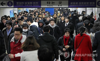 빙판 우려에 도로 한적…지하철은 `북적북적'