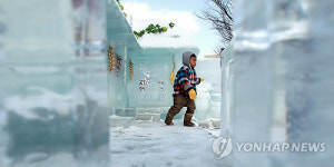 얼음 한옥이 신기해요!