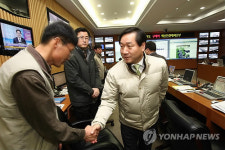 구제역 상황점검하는 유정복 장관