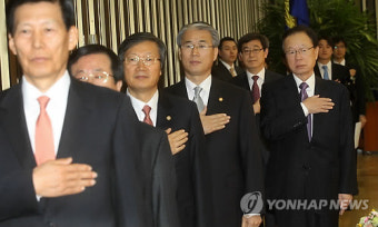 국민의례하는 국회의장