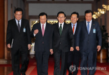 이 대통령 국무회의 참석