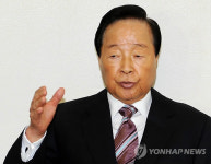얘기 나누는 김영삼 전 대통령