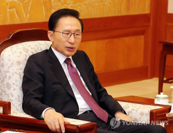 필리핀 외교장관 접견하는 이 대통령