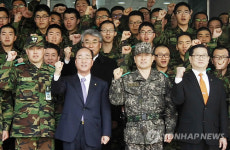 공주 제32보병사단 찾은 심대평