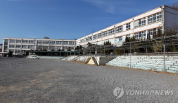 김해제일고 개교 지연..문닫은 초교서 신입생 수업