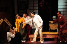 <공연리뷰> 연극 살아있는 이중생각하